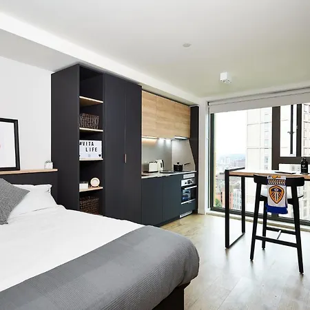 Student Only - Modern Classic Studios With Breakfast At Vita St Albans In Leeds