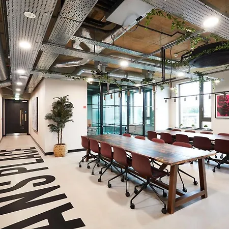Student Only - Modern Classic Studios With Breakfast At Vita St Albans In Leeds *